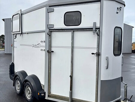 Côté droit d'un Ifor williams HB 511