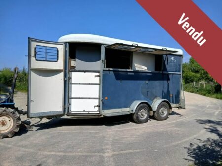 Vue depuis le côté gauche du van